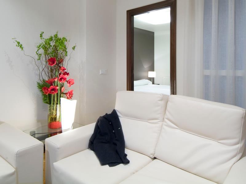 Apartamentos Mendebaldea Suites Pamplona Cameră foto