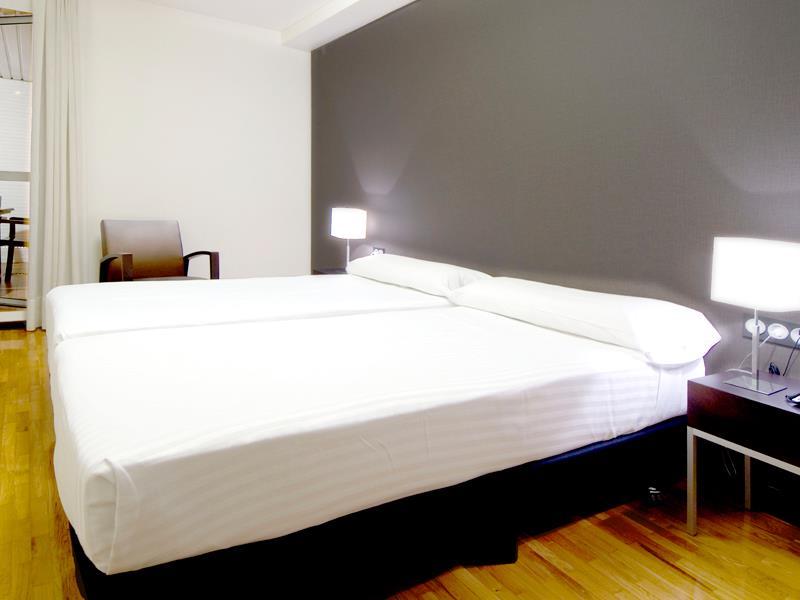 Apartamentos Mendebaldea Suites Pamplona Cameră foto