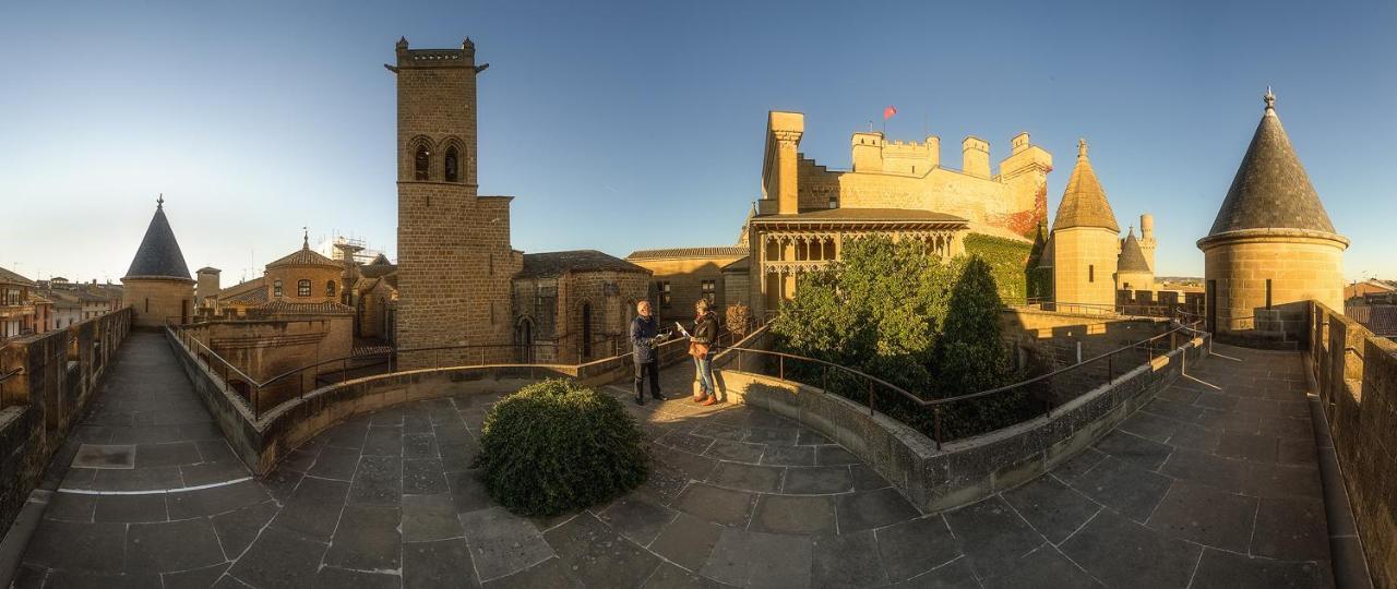 Apartamentos Mendebaldea Suites Pamplona Exterior foto